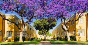 2 BR Condo with a View Near The Grove, Los Angeles
